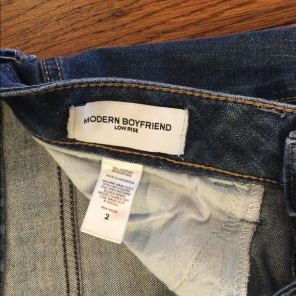 Express Boyfriend low rise skinny jeans in medium blue. - Picture 3 of 4